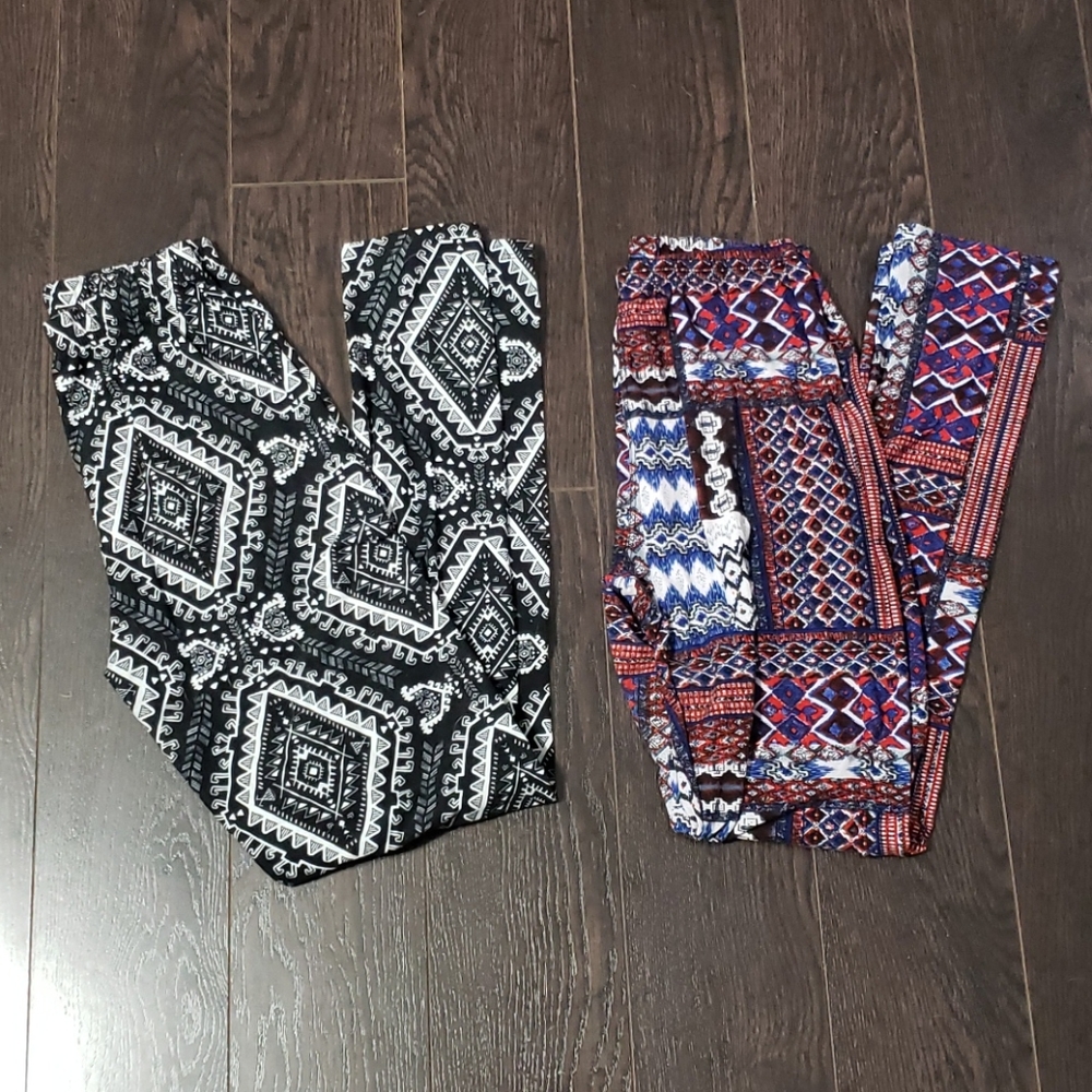 2 pairs of leggings
